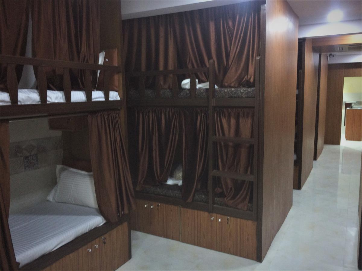 Zara Dormitory Bombay Extérieur photo