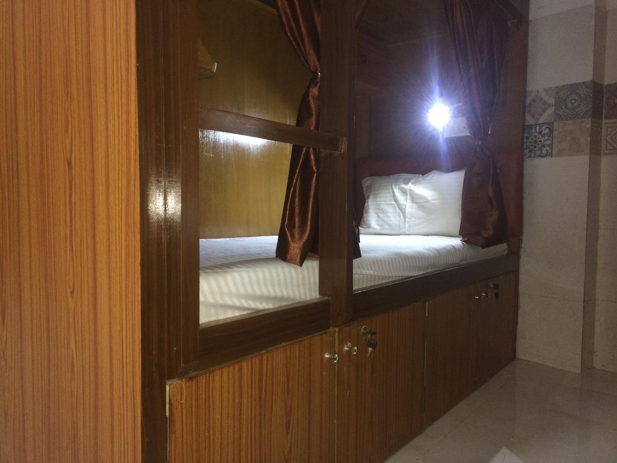 Zara Dormitory Bombay Extérieur photo
